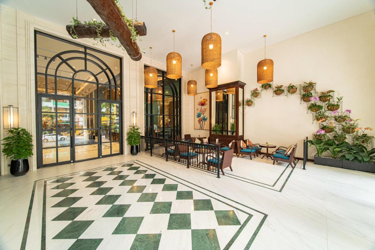 Potique Hotel Nha Trang Bagian luar foto