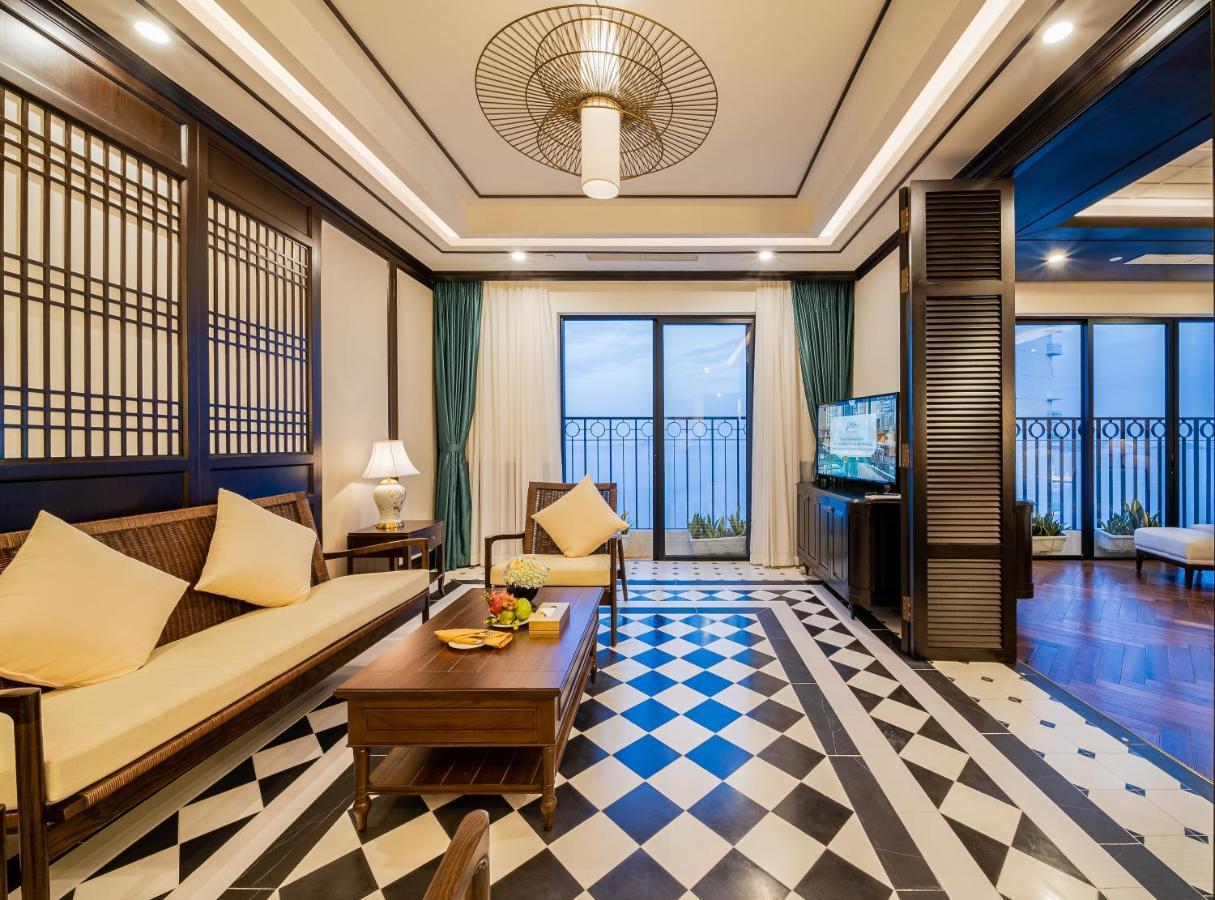 Potique Hotel Nha Trang Bagian luar foto