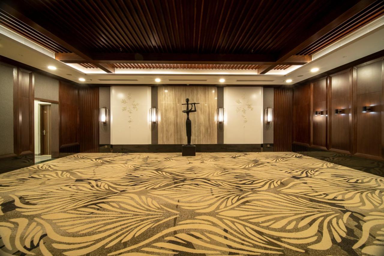 Potique Hotel Nha Trang Bagian luar foto